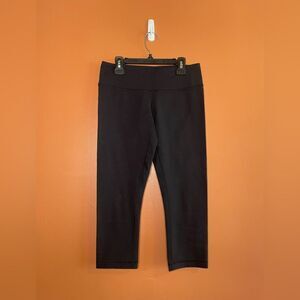Lululemon Athletica Cropped Leggings in Black Womens Size 6